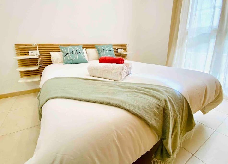 Stylish Apartment With Terrace On The Beachfrom Valenza Esterno foto